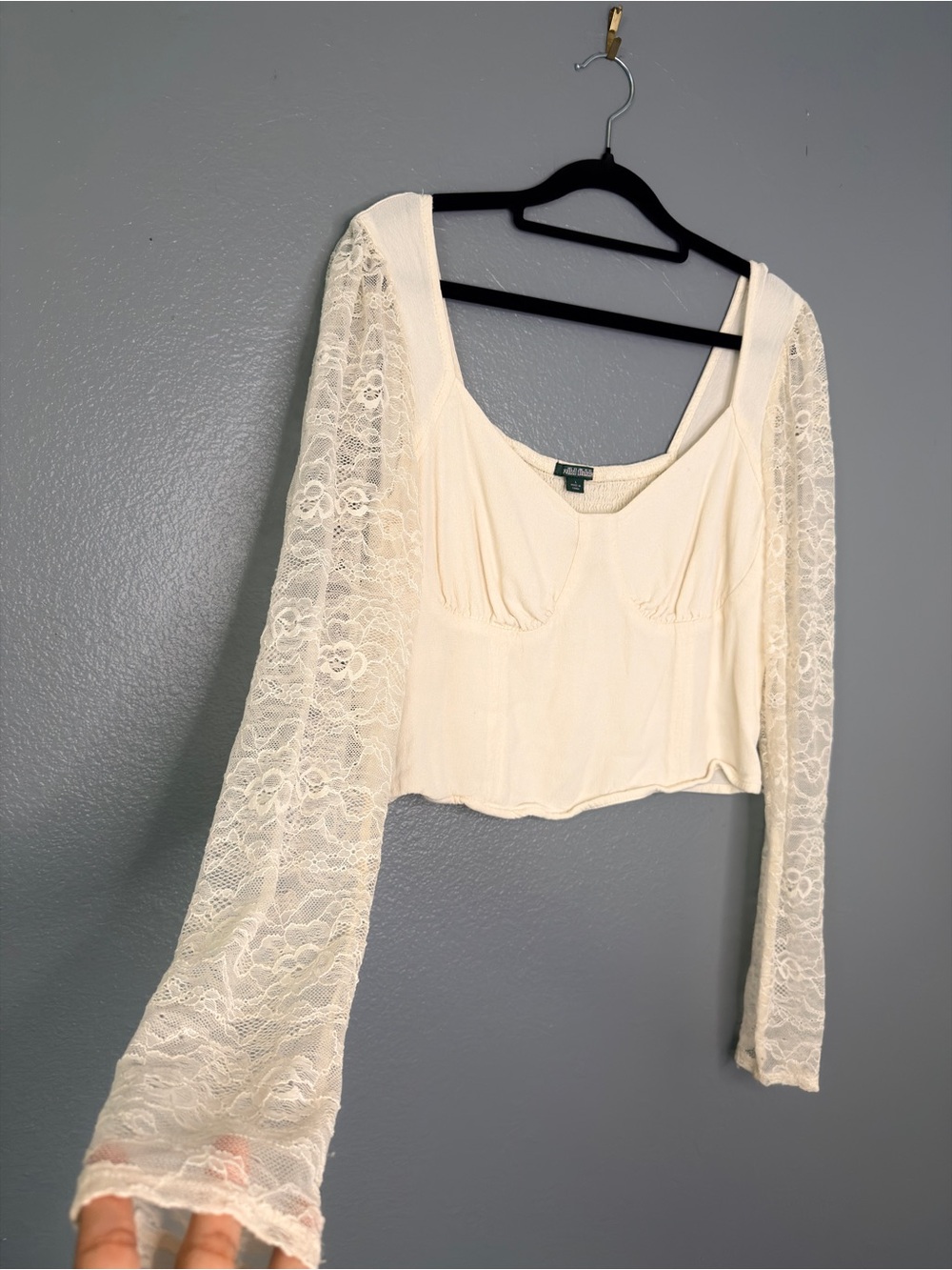 wild fable Cream Lace-Sleeve Cropped Top with Scoop Neck Cottage Fairy Large